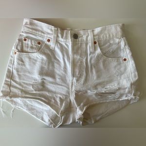 Levi 501 White Shorts, W23